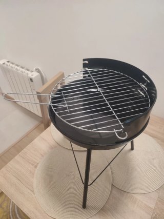 Barbacoa negra y plateada