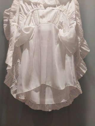 Vestido blanco tela troquelada