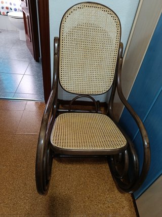 Dondola in legno e rattan