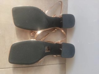 Sandalias tacón doradas talla 34