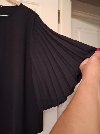 Blusa Negra Manga plisada y Acampanada Talla única