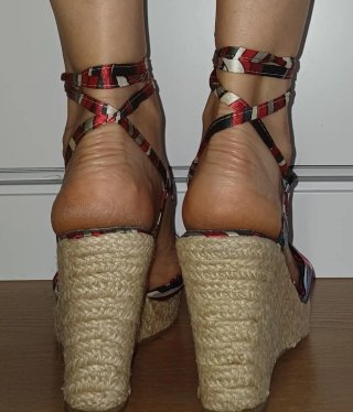 Cuñas de esparto con lazada multicolor