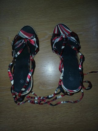Cuñas de esparto con lazada multicolor
