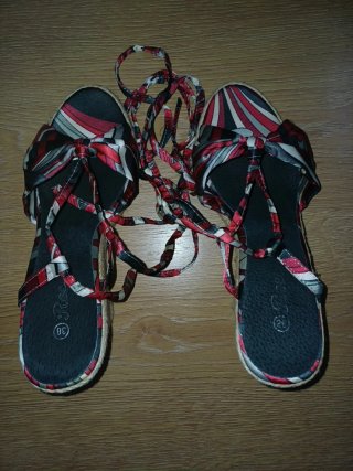 Cuñas de esparto con lazada multicolor