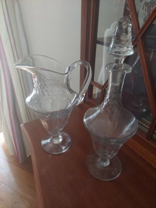 Jarra y licorera de cristal antiguas