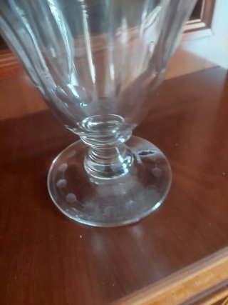 Jarra y licorera de cristal antiguas