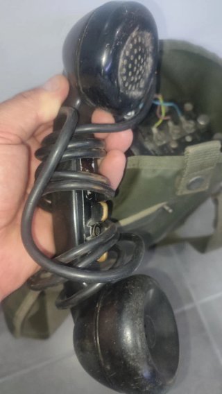 Teléfono de campaña militar antiguos