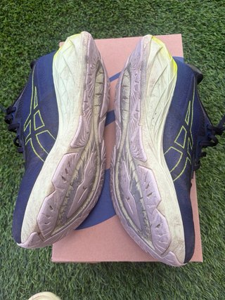 ASICS Novablast 4 Zapatillas Hombre Talla 42.5