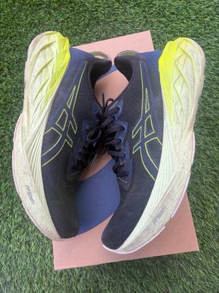 ASICS Novablast 4 Zapatillas Hombre Talla 42.5