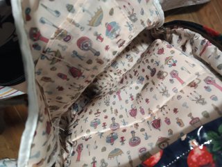 Mochila impermeable con fresas