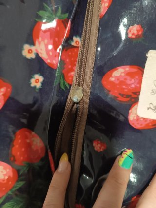 Mochila impermeable con fresas