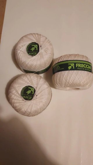 3 gomitoli cotone N.25 bianco Freccia