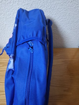 Mochila azul con estampado de Stitch