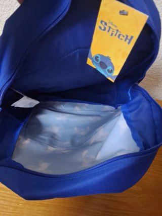 Mochila azul con estampado de Stitch