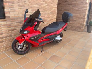 Gilera Nexus 500 Maxi Scooter Roja