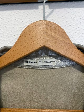 Sobrecamisa plateada Bershka Talla S