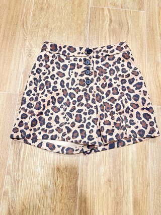 Shorts de leopardo con botones