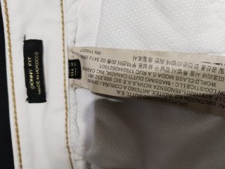 Pantalón pitillo beige