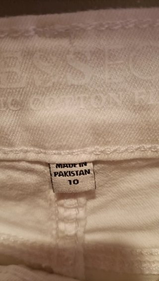 Jeans bianchi corti con elastico interno