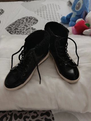 Botas negras con forro de pelo