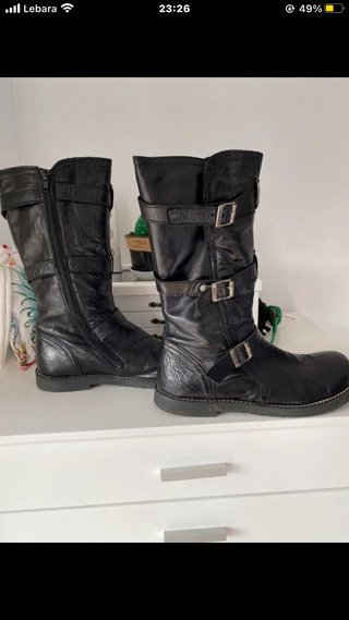 Botas altas negras con hebillas