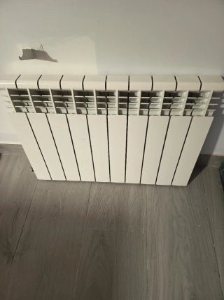 Radiador grande blanco de agua medidas 96 ancho