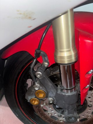 Yamaha R1 Roja y Blanca - Full Extras