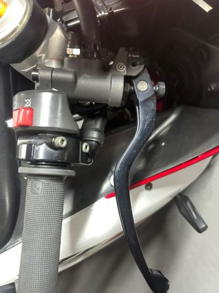 Yamaha R1 Roja y Blanca - Full Extras