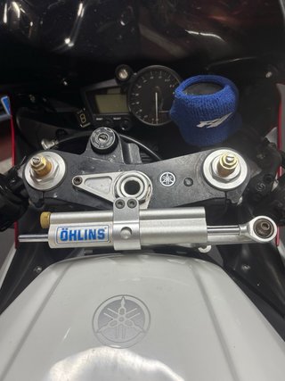 Yamaha R1 Roja y Blanca - Full Extras