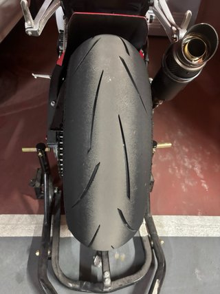 Yamaha R1 Roja y Blanca - Full Extras