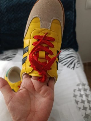 Zapatillas tipo Samba Amarillas y Beige
