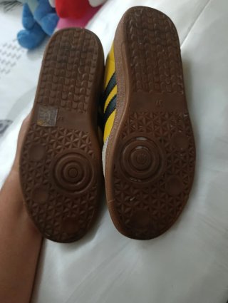 Zapatillas tipo Samba Amarillas y Beige