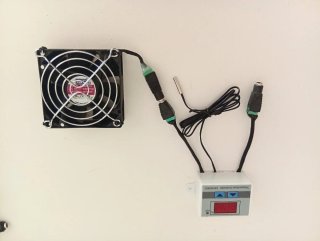 Pequeño Ventilador 12V con Termostato y Adaptador