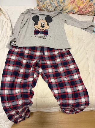 Pijama Mickey Mouse gris y a cuadros
