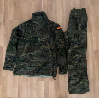 Traje Boscoso Pixelado Impermeable. Talla M