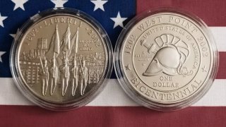 Dólar Plata Conmemorativo 1802-2002