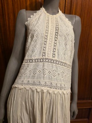 Vestido midi encaje. Zara.  Talla S