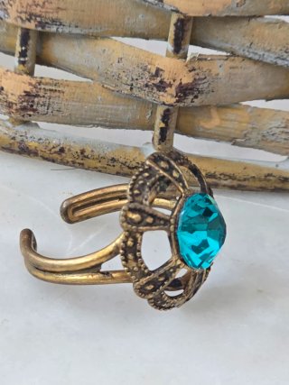 Anillo antiguo con piedra azul