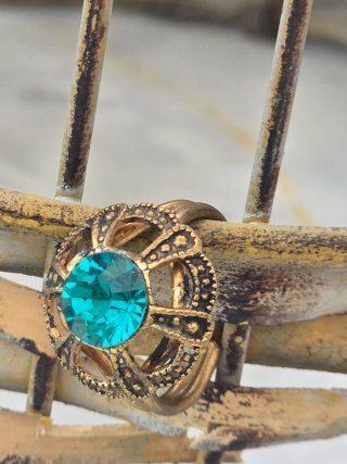 Anillo antiguo con piedra azul