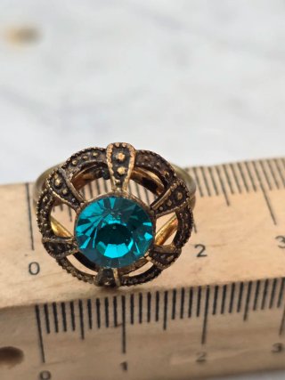Anillo antiguo con piedra azul