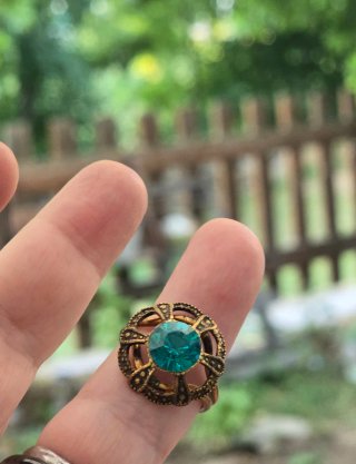 Anillo antiguo con piedra azul