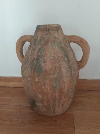 Ánfora de terracota antigua