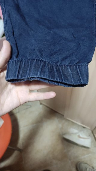 Pantalones azules con cordón