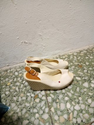 Sandalias cuña blancas