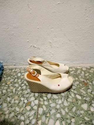 Sandalias cuña blancas