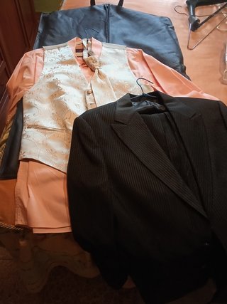 Traje de boda beige y rosa talla M