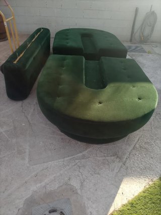 Sillón ovalado terciopelo verde.