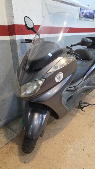 Yamaha Majesty 400 Maxi Scooter
