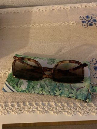 Gafas de sol verano sin usar con proteccion total