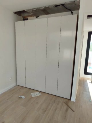 Montador de Puertas de Paso de una y dos hojas.